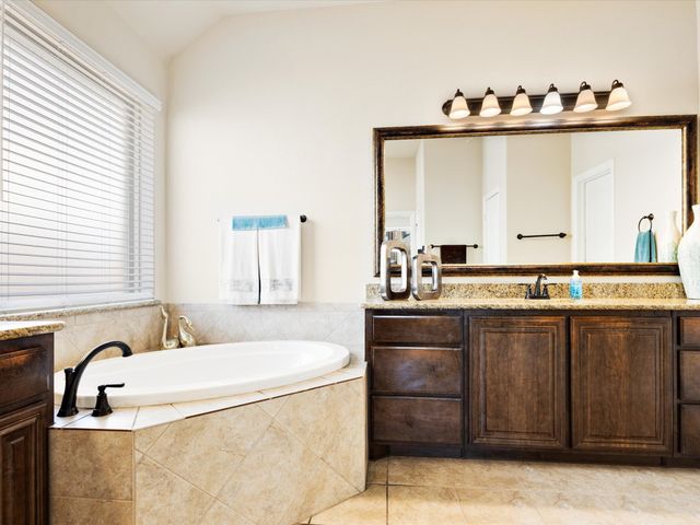 1919 Bellflower Drive, Glenn Heights, TX 75154