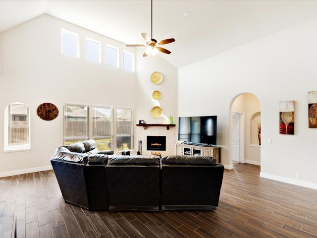 1919 Bellflower Drive, Glenn Heights, TX 75154