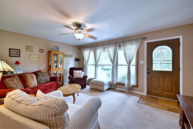 1157 Elmwood Lane, Elk Grove Village, IL 60007