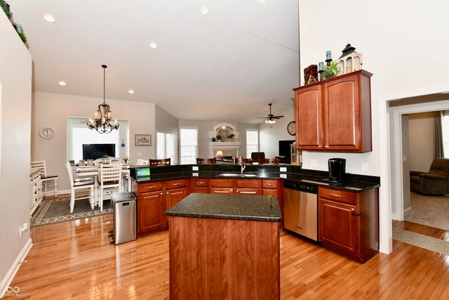 15462 Mission Hills Drive, Carmel, IN 46033