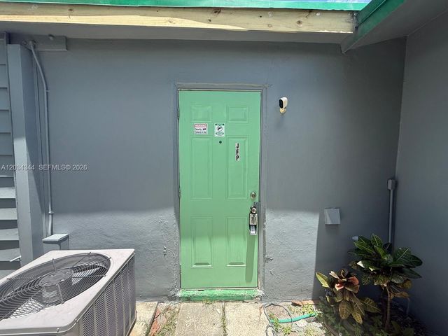 120 NE 7th St 2, Pompano Beach, FL 33060