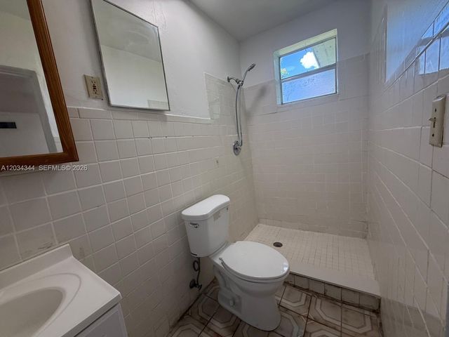 120 NE 7th St 2, Pompano Beach, FL 33060
