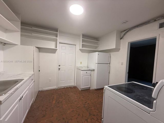 120 NE 7th St 2, Pompano Beach, FL 33060
