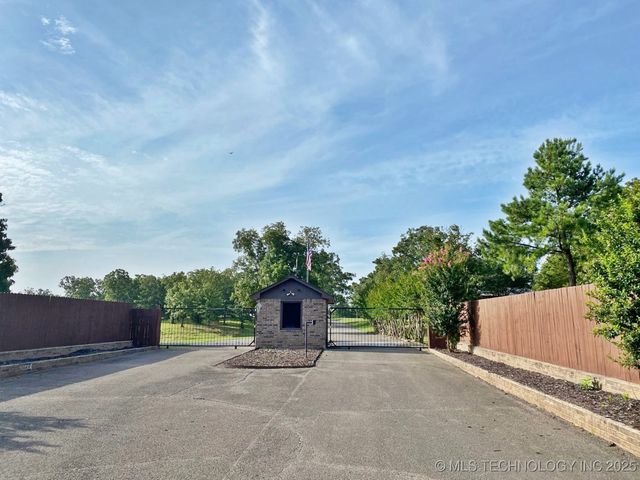 36357 S Cedar Road, Park Hill, OK 74451