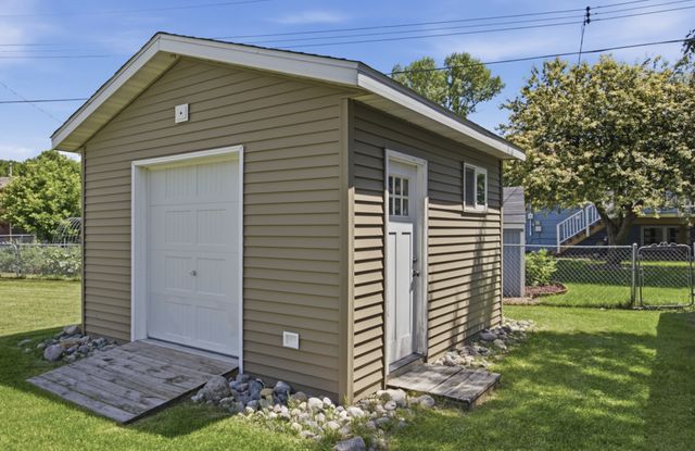 1426 23rd Street S, Fargo, ND 58103