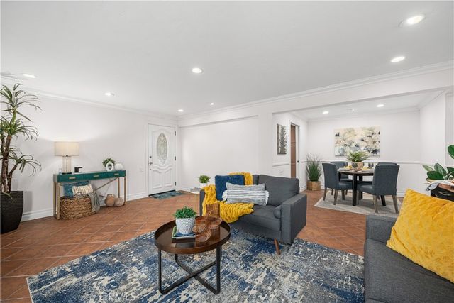 1920 McKinney Way 17A, Seal Beach, CA 90740