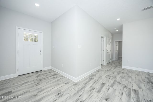 700 Peach Street, Ocean Springs, MS 39564