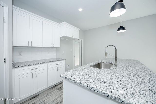 700 Peach Street, Ocean Springs, MS 39564