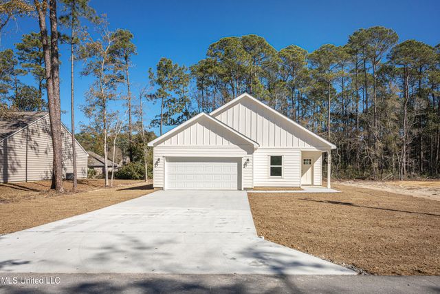 700 Peach Street, Ocean Springs, MS 39564