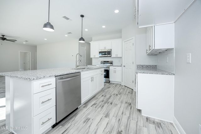 700 Peach Street, Ocean Springs, MS 39564