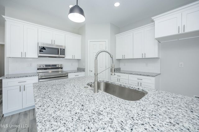 700 Peach Street, Ocean Springs, MS 39564