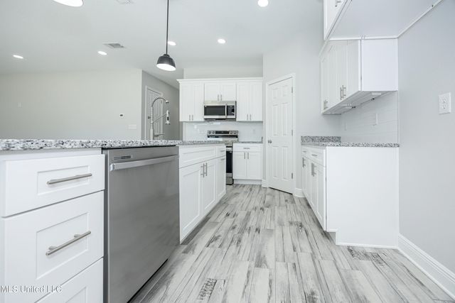 700 Peach Street, Ocean Springs, MS 39564