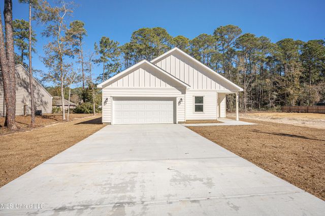 700 Peach Street, Ocean Springs, MS 39564