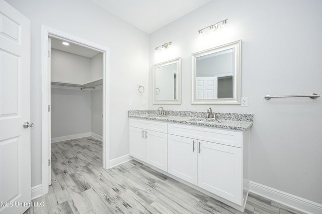 700 Peach Street, Ocean Springs, MS 39564