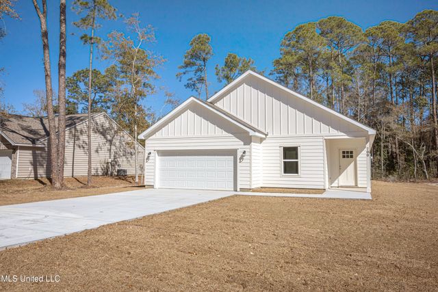 700 Peach Street, Ocean Springs, MS 39564