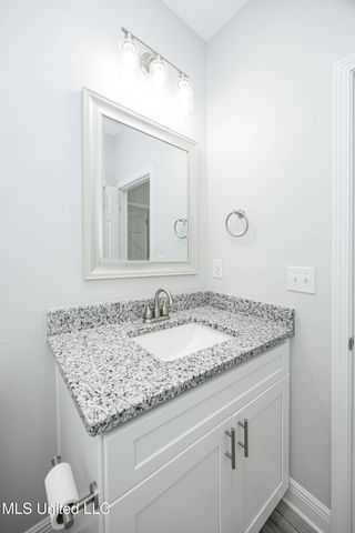 700 Peach Street, Ocean Springs, MS 39564