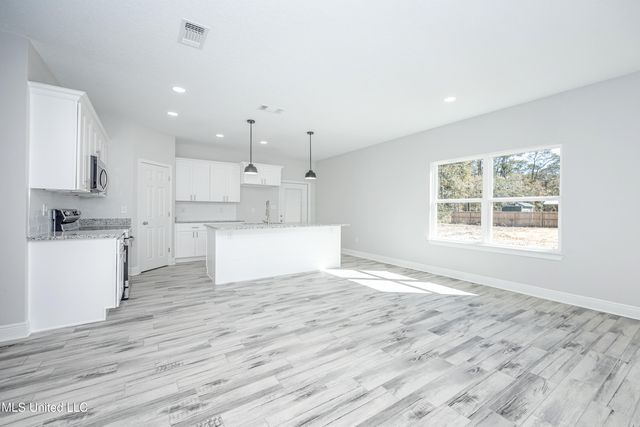 700 Peach Street, Ocean Springs, MS 39564