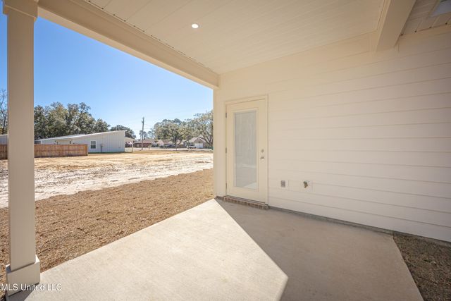 700 Peach Street, Ocean Springs, MS 39564