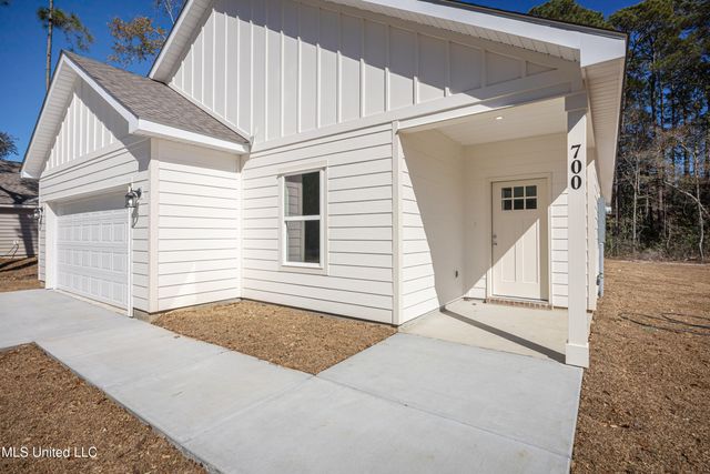 700 Peach Street, Ocean Springs, MS 39564