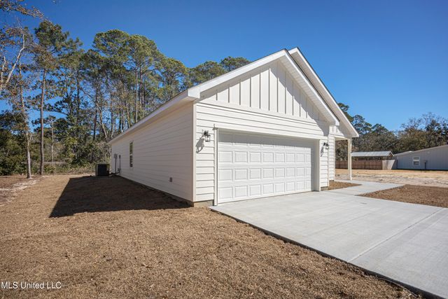 700 Peach Street, Ocean Springs, MS 39564
