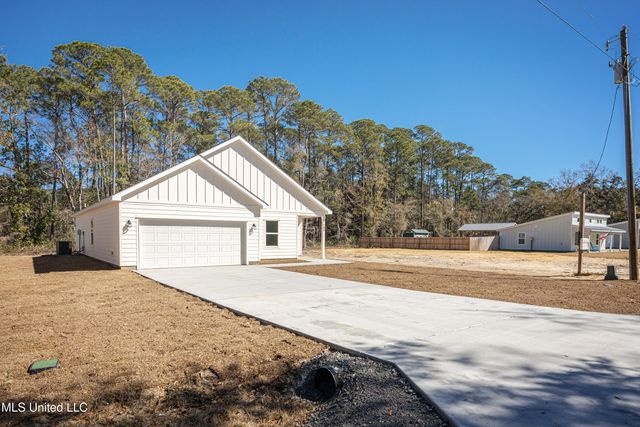 700 Peach Street, Ocean Springs, MS 39564
