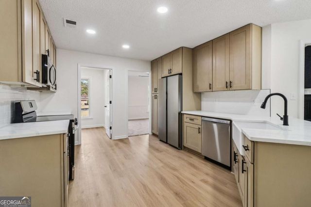 135 Willow Lake Lane, Sharpsburg, GA 30277