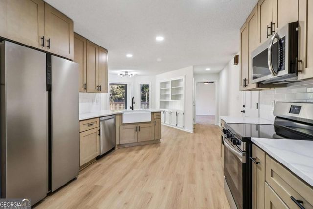 135 Willow Lake Lane, Sharpsburg, GA 30277