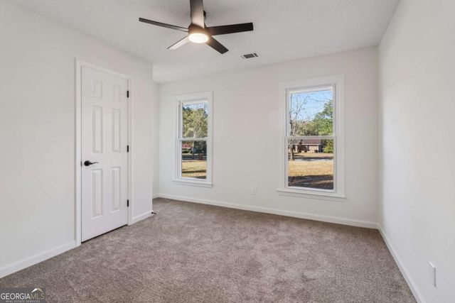 135 Willow Lake Lane, Sharpsburg, GA 30277