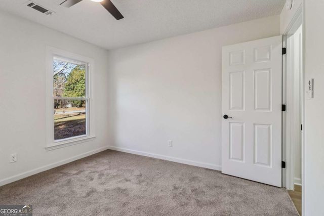 135 Willow Lake Lane, Sharpsburg, GA 30277