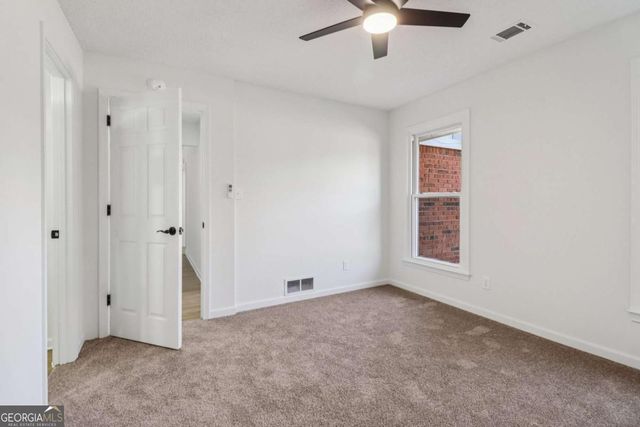 135 Willow Lake Lane, Sharpsburg, GA 30277