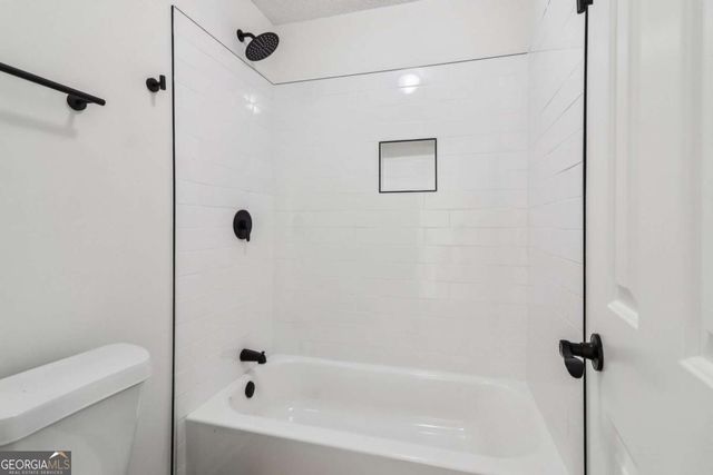 135 Willow Lake Lane, Sharpsburg, GA 30277