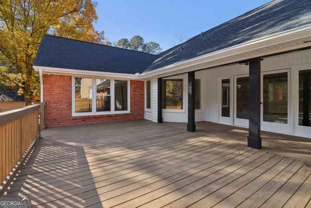 135 Willow Lake Lane, Sharpsburg, GA 30277