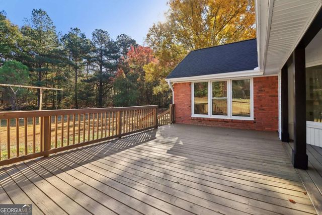 135 Willow Lake Lane, Sharpsburg, GA 30277