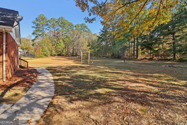 135 Willow Lake Lane, Sharpsburg, GA 30277