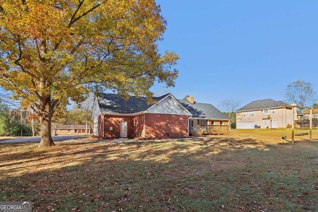 135 Willow Lake Lane, Sharpsburg, GA 30277