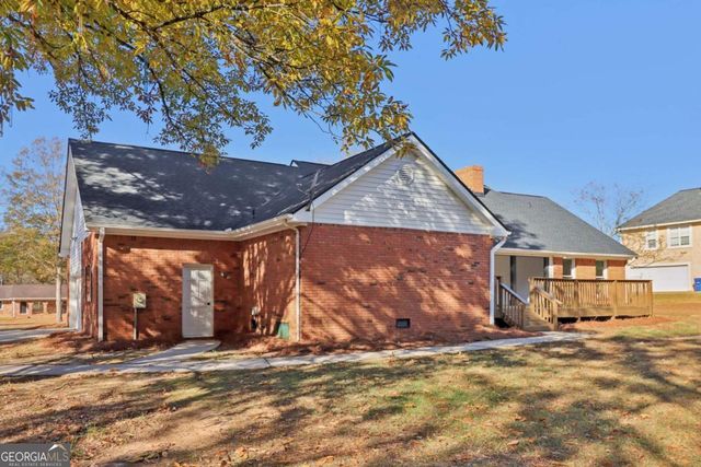 135 Willow Lake Lane, Sharpsburg, GA 30277