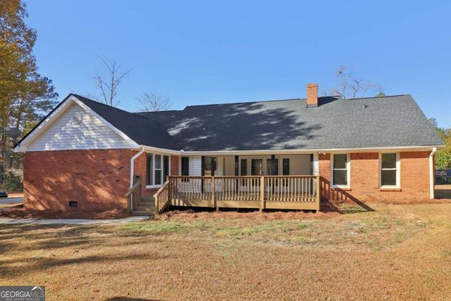 135 Willow Lake Lane, Sharpsburg, GA 30277