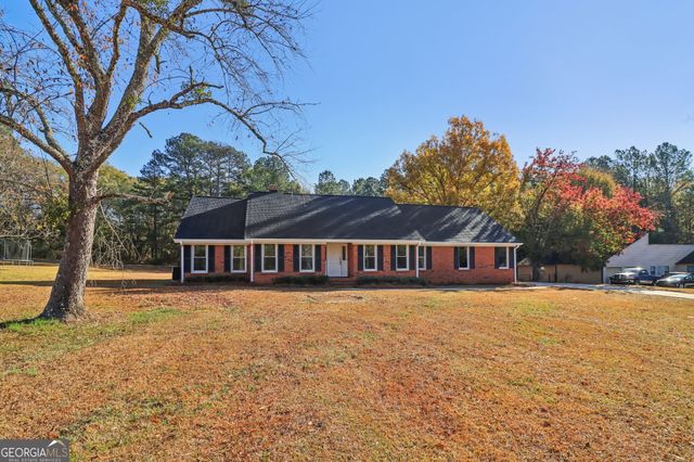 135 Willow Lake Lane, Sharpsburg, GA 30277