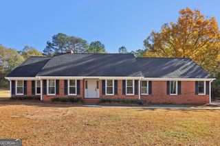135 Willow Lake Lane, Sharpsburg, GA 30277