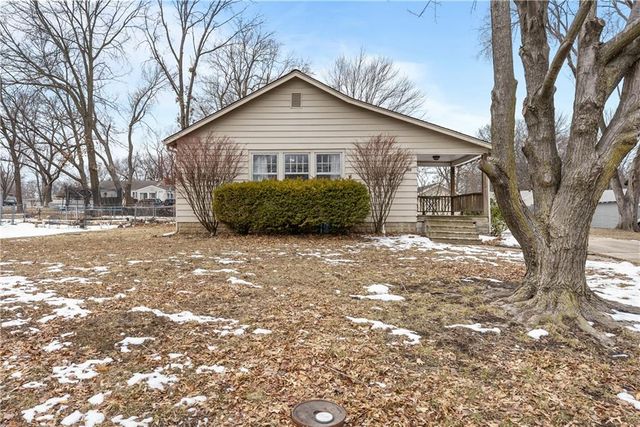 509 SW 15TH Street, Blue Springs, MO 64015