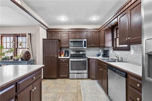 509 SW 15TH Street, Blue Springs, MO 64015