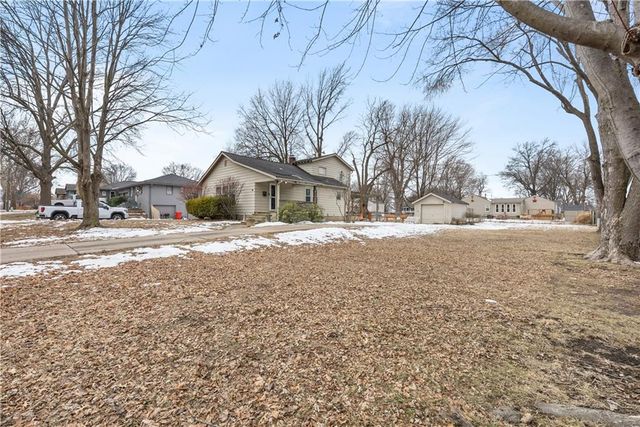509 SW 15TH Street, Blue Springs, MO 64015