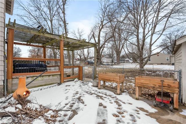 509 SW 15TH Street, Blue Springs, MO 64015