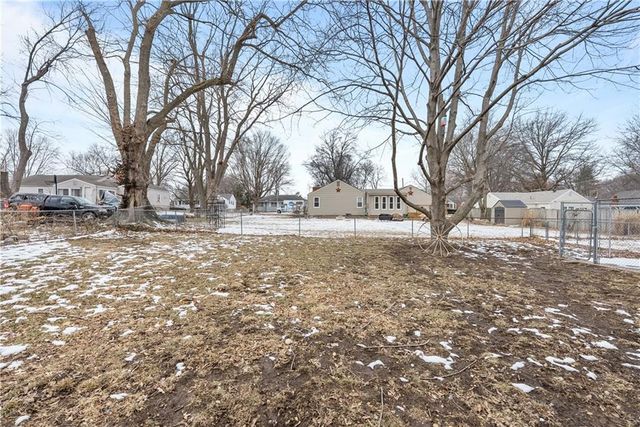 509 SW 15TH Street, Blue Springs, MO 64015