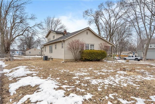 509 SW 15TH Street, Blue Springs, MO 64015