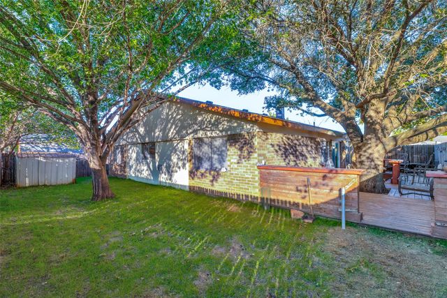 5305 Countess Court, Lake Dallas, TX 75065