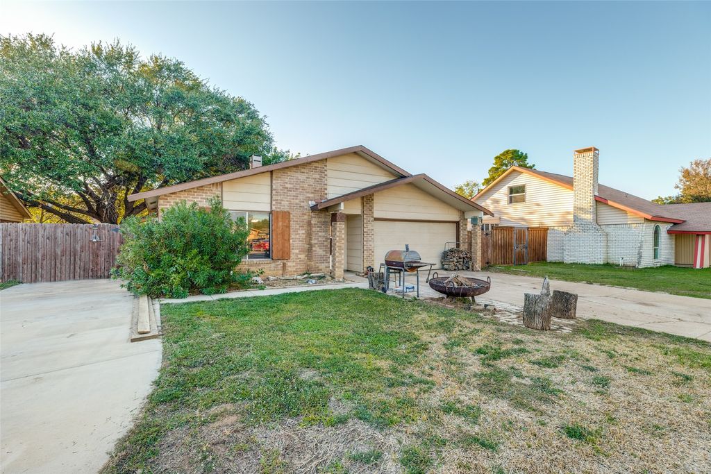 5305 Countess Court, Lake Dallas, TX 75065