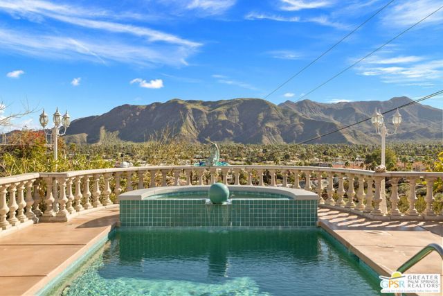 18 Cahuilla Hills Drive, Palm Springs, CA 92264