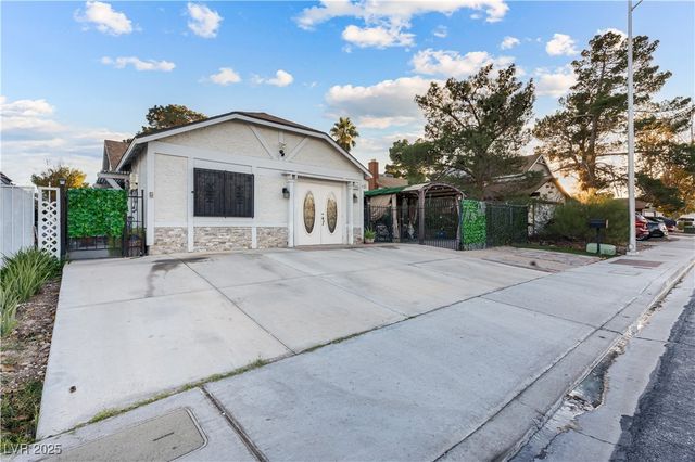 6205 Carmen Boulevard, Las Vegas, NV 89108
