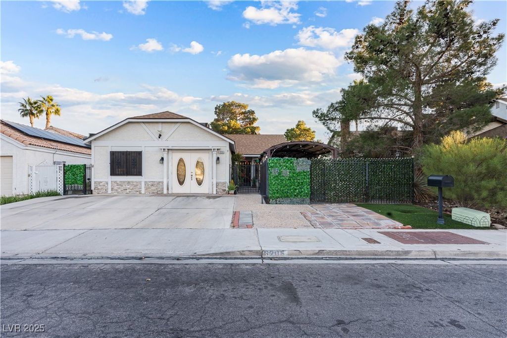 6205 Carmen Boulevard, Las Vegas, NV 89108